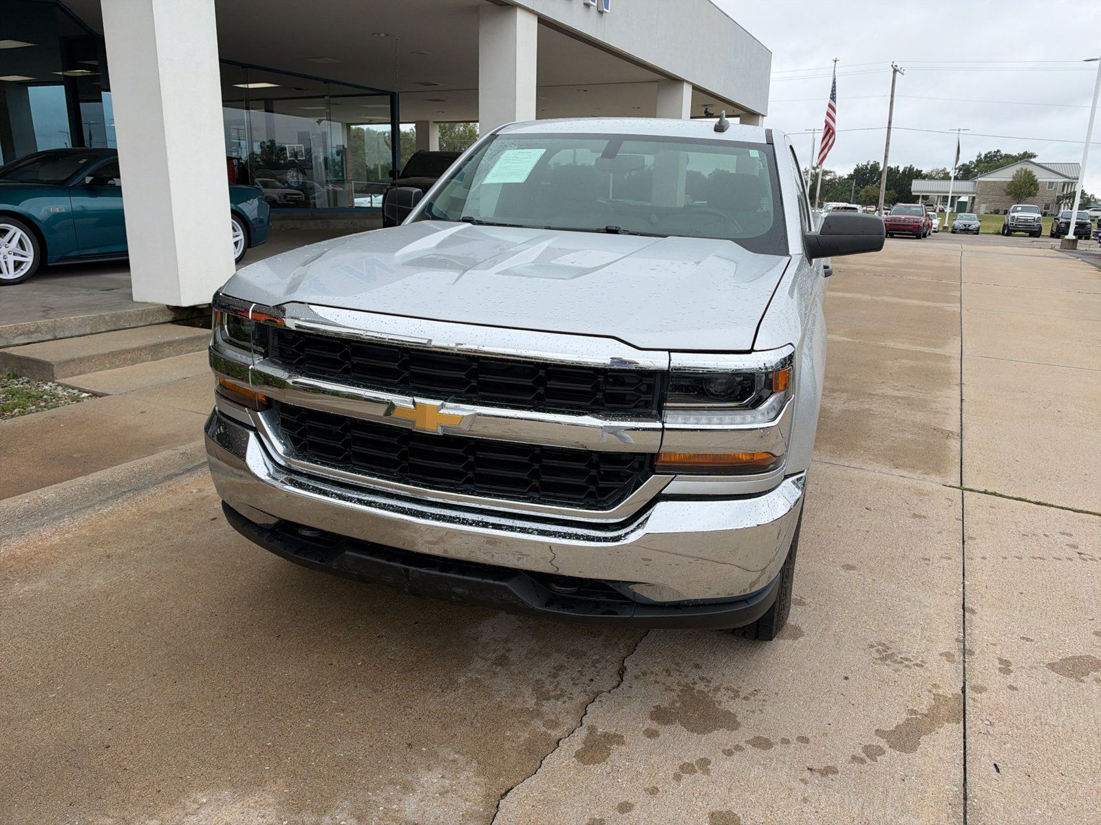 Used 2018 Chevrolet Silverado 1500 W/T w/ WT Convenience Package AWD/4WD image 3