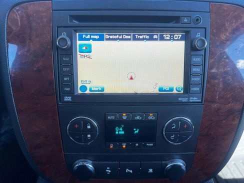 Used 2011 Chevrolet Avalanche LT image 17