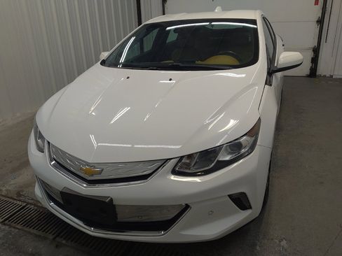 Used 2017 Chevrolet Volt Premier w/ Driver Confidence II Package FWD image 15