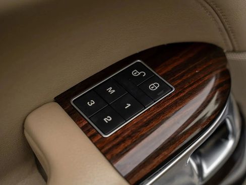 Used 2016 Land Rover Range Rover image 16