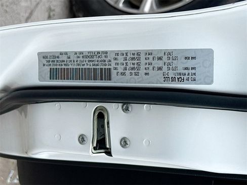 Used 2019 Jeep Cherokee Latitude Plus image 36