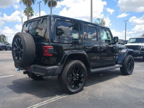 Used 2022 Jeep Wrangler Unlimited Sahara AWD/4WD image 5