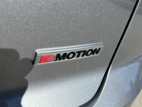 Used 2022 Volkswagen Atlas Cross Sport SE image 6