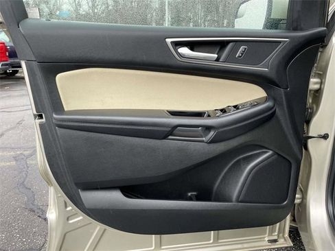 Used 2017 Ford Edge SEL image 17