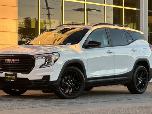 Used 2024 GMC Terrain SLE w/ Elevation Edition image 8