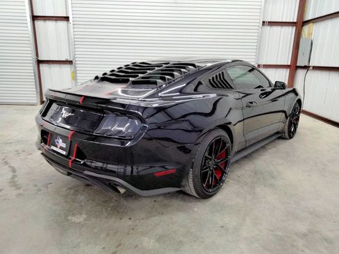 Used 2018 Ford Mustang Coupe image 5