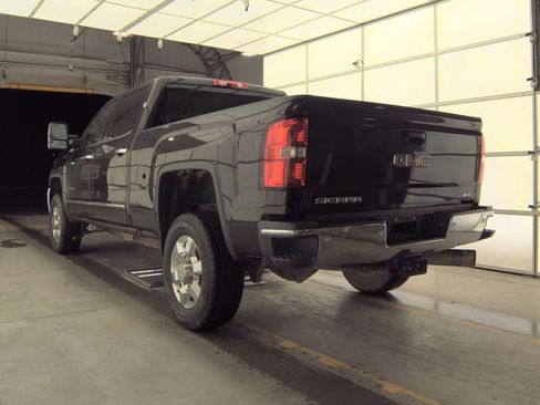 Used 2019 GMC Sierra 2500 SLT w/ Duramax Plus Package image 4