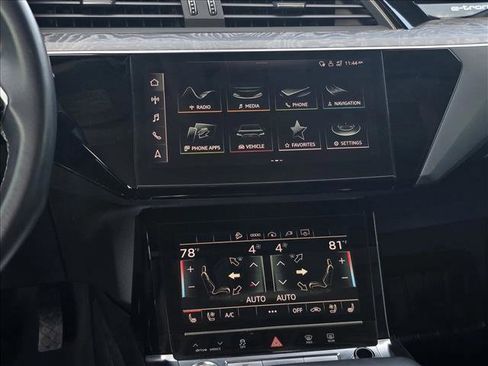 Certified 2022 Audi e-tron Premium Plus w/ Premium Plus Package image 23