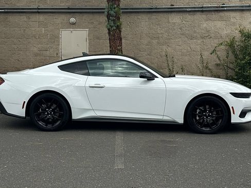 Certified 2024 Ford Mustang Coupe RWD image 2