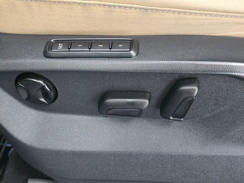 Used 2020 Volkswagen Atlas Cross Sport SEL image 38