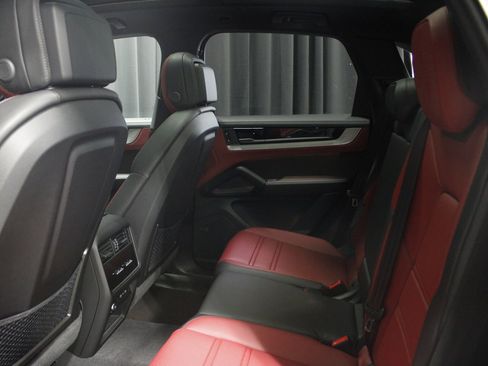New 2026 Porsche Cayenne image 42