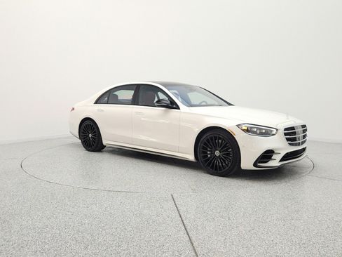 Used 2023 Mercedes-Benz S 580 4MATIC Sedan image 3