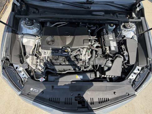 Used 2018 Toyota Camry LE image 20