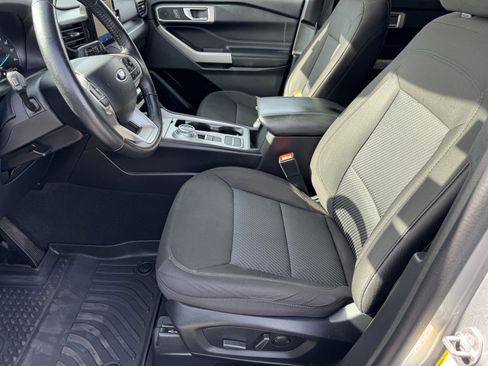 Used 2024 Ford Explorer XLT image 20