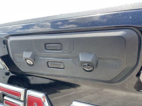 Used 2023 GMC Sierra 2500 AT4 w/ AT4 Preferred Package AWD/4WD image 8