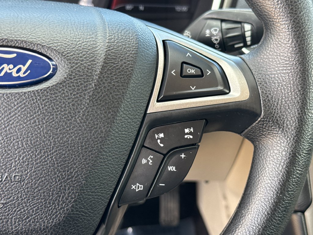 Used 2017 Ford Fusion SE w/ Fusion SE Technology Package FWD image 16