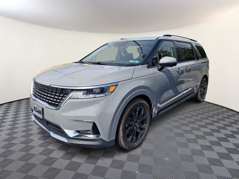 Used 2022 Kia Carnival SX FWD image 3