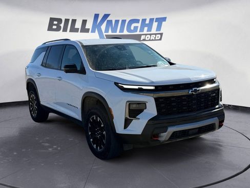 Used 2024 Chevrolet Traverse Z71 image 7