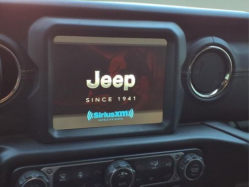 Used 2023 Jeep Wrangler Altitude image 10