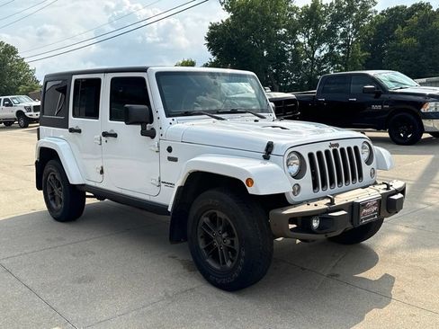 Used 2017 Jeep Wrangler Unlimited Sahara AWD/4WD image 17