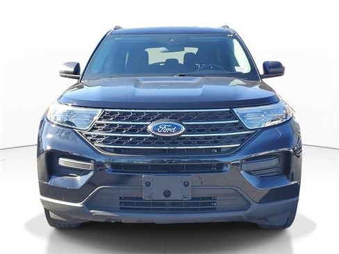Used 2023 Ford Explorer XLT image 2