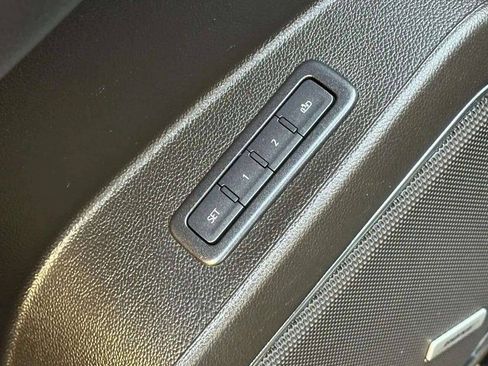 Used 2020 Chevrolet Suburban Premier AWD/4WD image 45