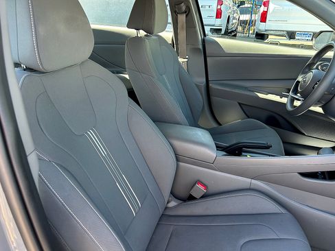 Used 2021 Hyundai Elantra SEL FWD image 25