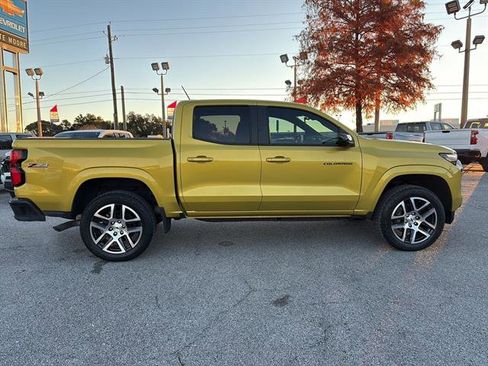 Used 2023 Chevrolet Colorado Z71 w/ Z71 Convenience Package 2 image 8