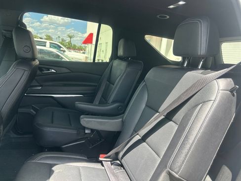 Used 2025 Chevrolet Traverse LT w/ Driver Confidence Package FWD image 7