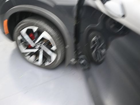 Used 2022 Volkswagen Atlas Cross Sport SE FWD image 13
