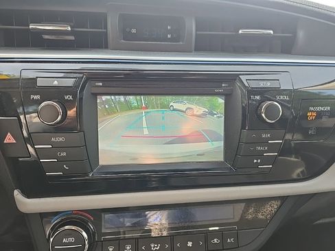 Used 2015 Toyota Corolla LE image 4