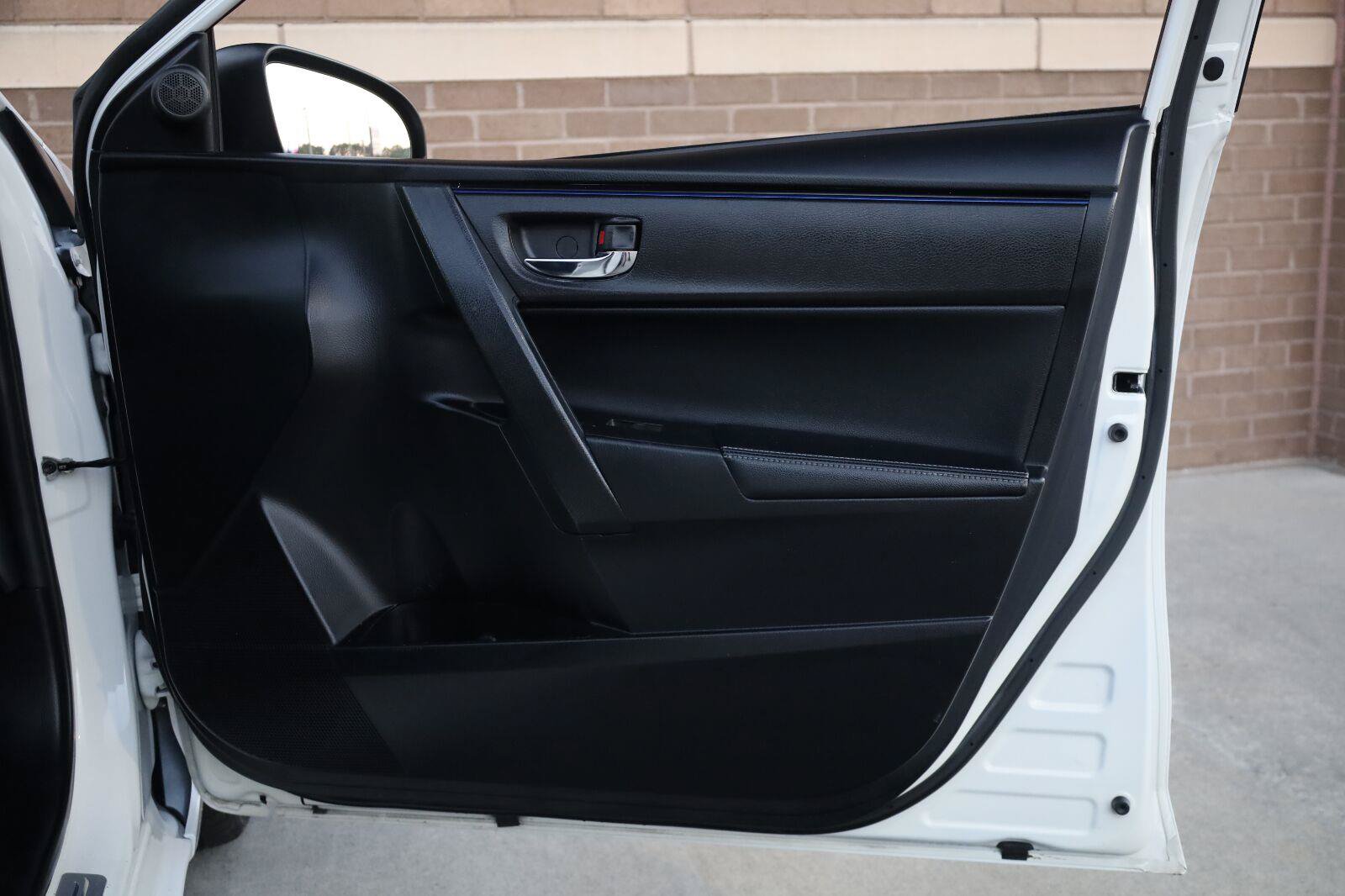 Used 2017 Toyota Corolla SE w/ Body Protection Package FWD image 25