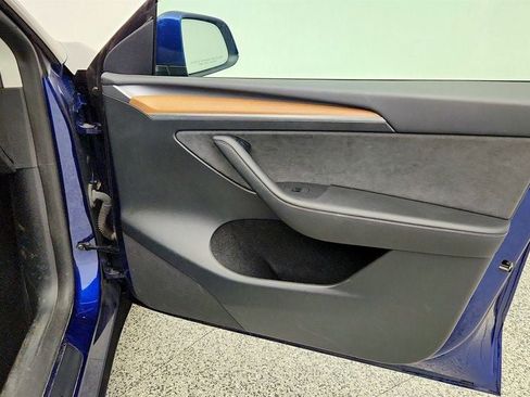 Used 2023 Tesla Model Y Long Range AWD/4WD image 29