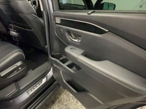 Used 2025 Honda Pilot Elite image 21