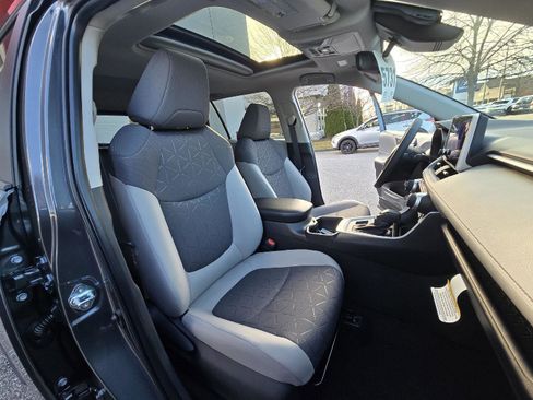 New 2025 Toyota RAV4 XLE image 15