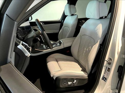 Used 2025 BMW X7 xDrive40i w/ M Sport Package AWD/4WD image 8