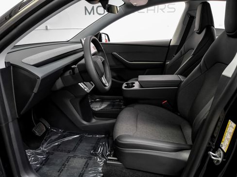 Used 2026 Tesla Model Y 2WD image 4
