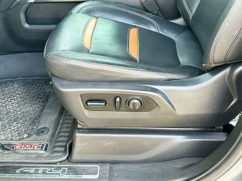 Used 2021 GMC Sierra 1500 AT4 w/ AT4 Premium Package image 9