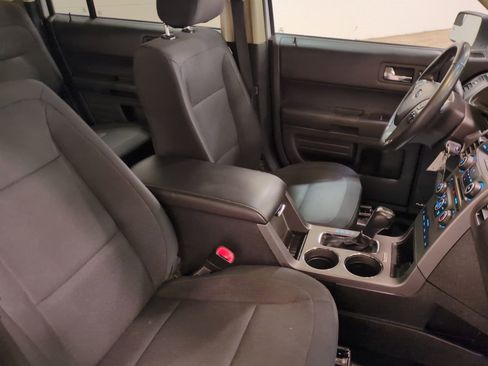 Used 2019 Ford Flex SE image 11