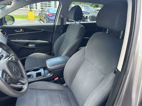 Used 2018 Kia Sorento AWD image 16