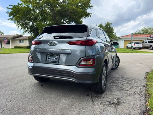 Used 2021 Hyundai Kona Ultimate w/ Cargo Package FWD image 11