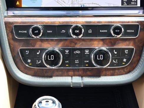 New 2025 Bentley Bentayga image 21