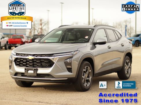 Used 2025 Chevrolet Trax LT w/ Driver Confidence Package image 3