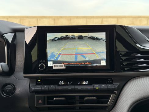 Used 2025 Toyota Camry SE image 26