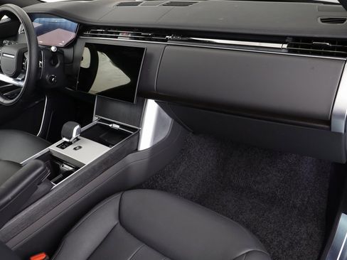 New 2025 Land Rover Range Rover Long Wheelbase SE image 24