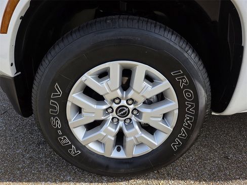 Used 2023 Nissan Frontier SV image 25