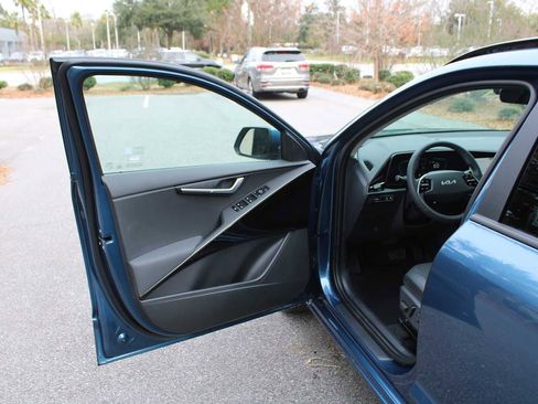 New 2025 Kia Niro EX image 18