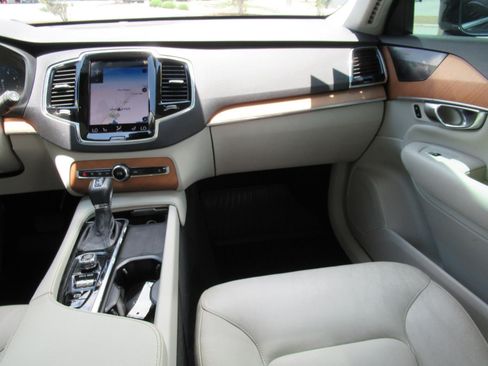 Used 2021 Volvo XC90 T6 Momentum w/ Advanced Package AWD/4WD image 14