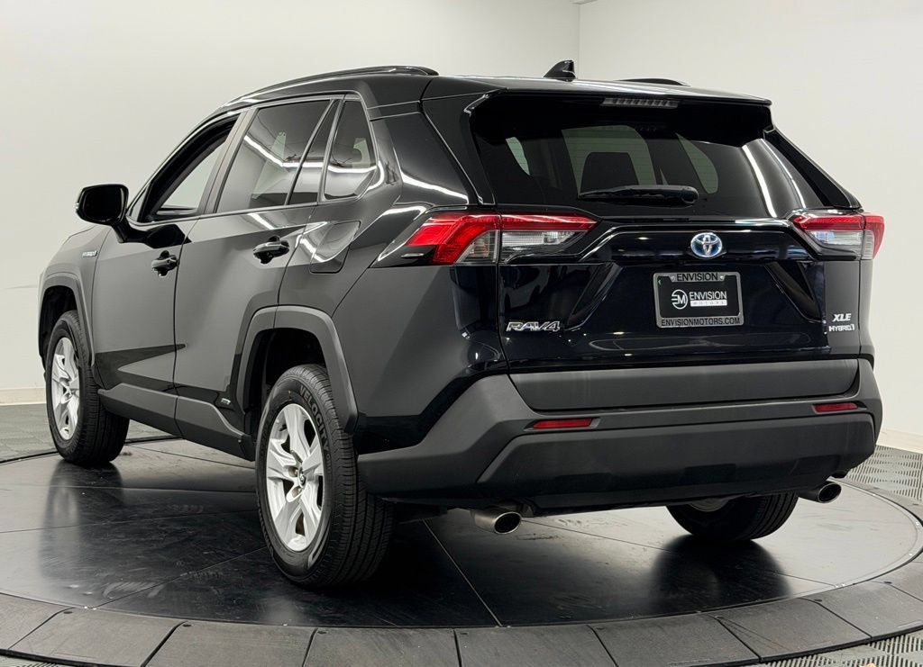 Certified 2021 Toyota RAV4 XLE w/ Carpet Mat Package (TMS) AWD/4WD image 12