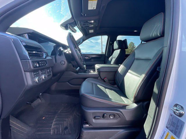 Used 2025 GMC Yukon XL AT4 w/ AT4 Premium Plus Package AWD/4WD image 6